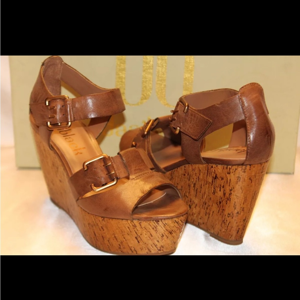 NEW! DANIBLACK soft brown leather glossy wedges.